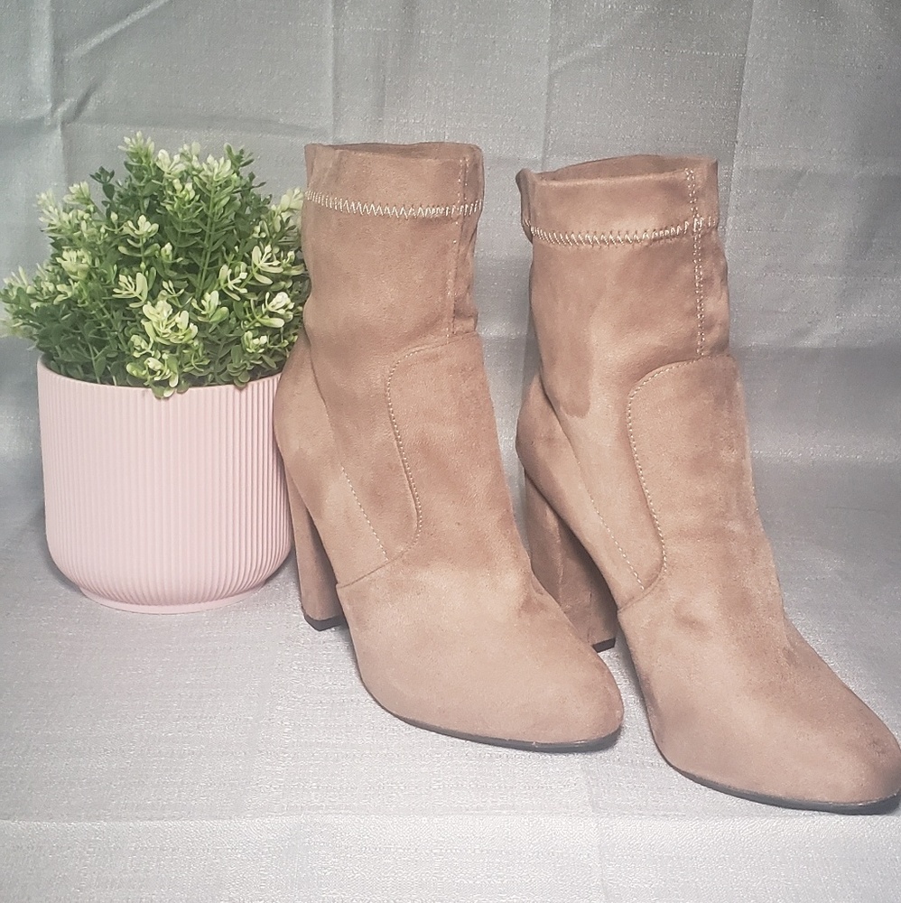 Yoki Boots TAN Size:10